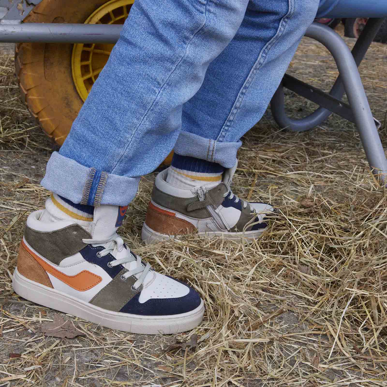 Basket blanche haute avec lacets et fermeture éclair et accents colorés  pour garçons, Kipling